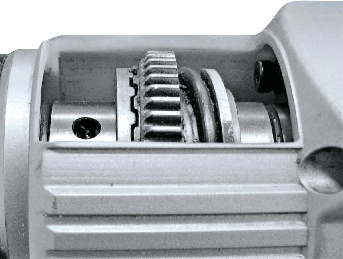 Tassellatore TC-RH 620 4F Kit di Einhell (620 W, percussione pneumatica, forza di percussione 2,2 J, tassellatura, foratura, scalpellatura con e senza fissaggio, SDS-Plus, blocco interruttore)
