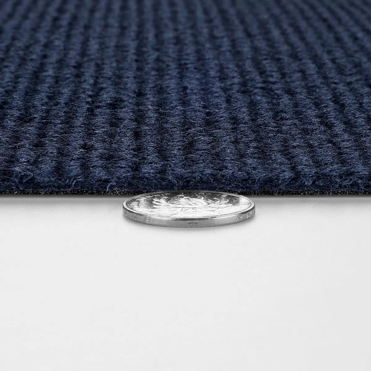 Livelynine Moquette Adesiva Pavimento Blu Scuro Moquette Pavimento Camera Soggiorno 30x30CM 32-Piastrelle Antiscivolo Piastrelle di Moquette Adesive per Ufficio Commercio Quadrotte di Tappeto Blu