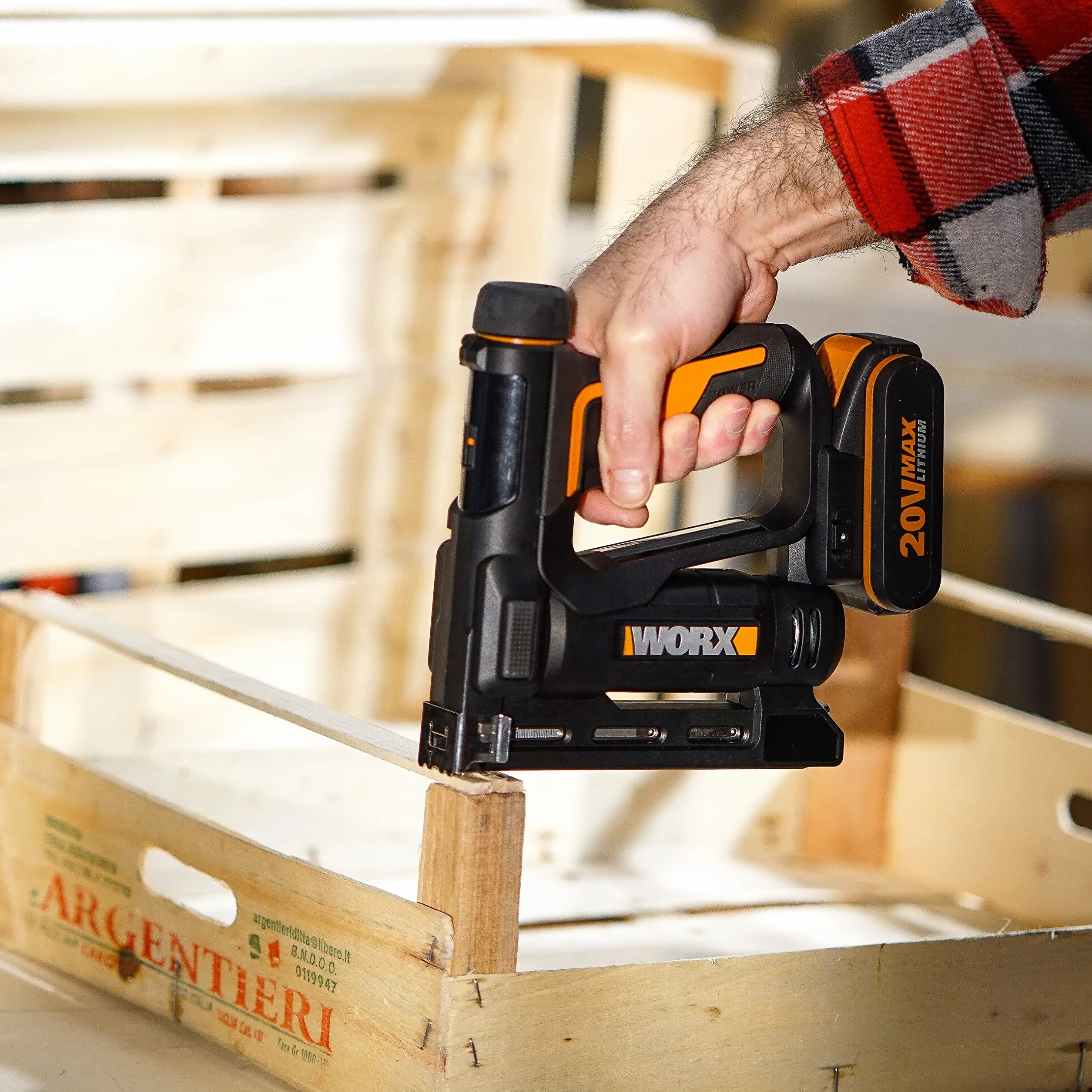WORX WX843.9 Pinzatrice chiodatrice 20 V | PowerShare | Senza batteria e caricatore | Chiodi 1,2 mm tipo 47 e graffette 11,4 mm tipo 53 | Regolazione della profondità senza attrezzi