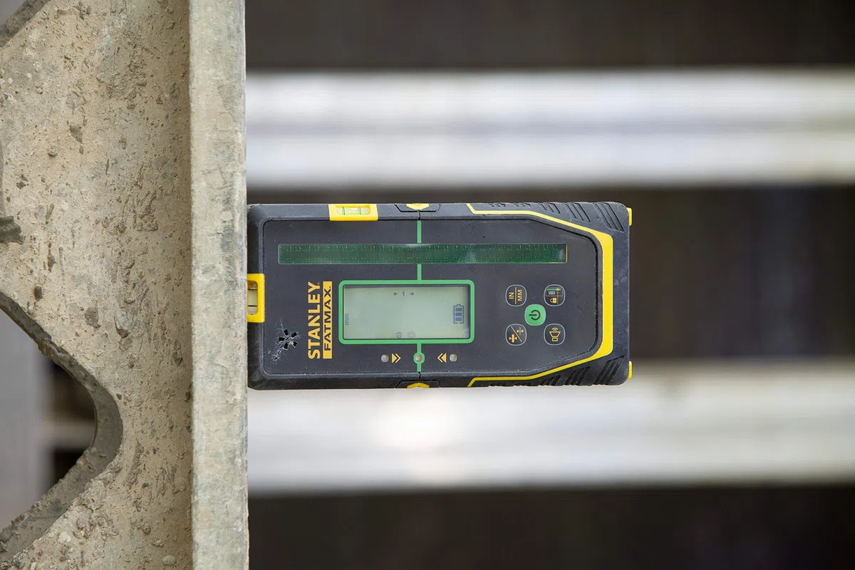 STANLEY FMHT77653-0 FatMax Rotante (per Laser Verde, Ampio Campo di Lavoro: Ø 600 m, Raggio 300 m, 2 Livelli di precisione, Finestra Ricevitore Extra Large, Nero/Giallo, Radius